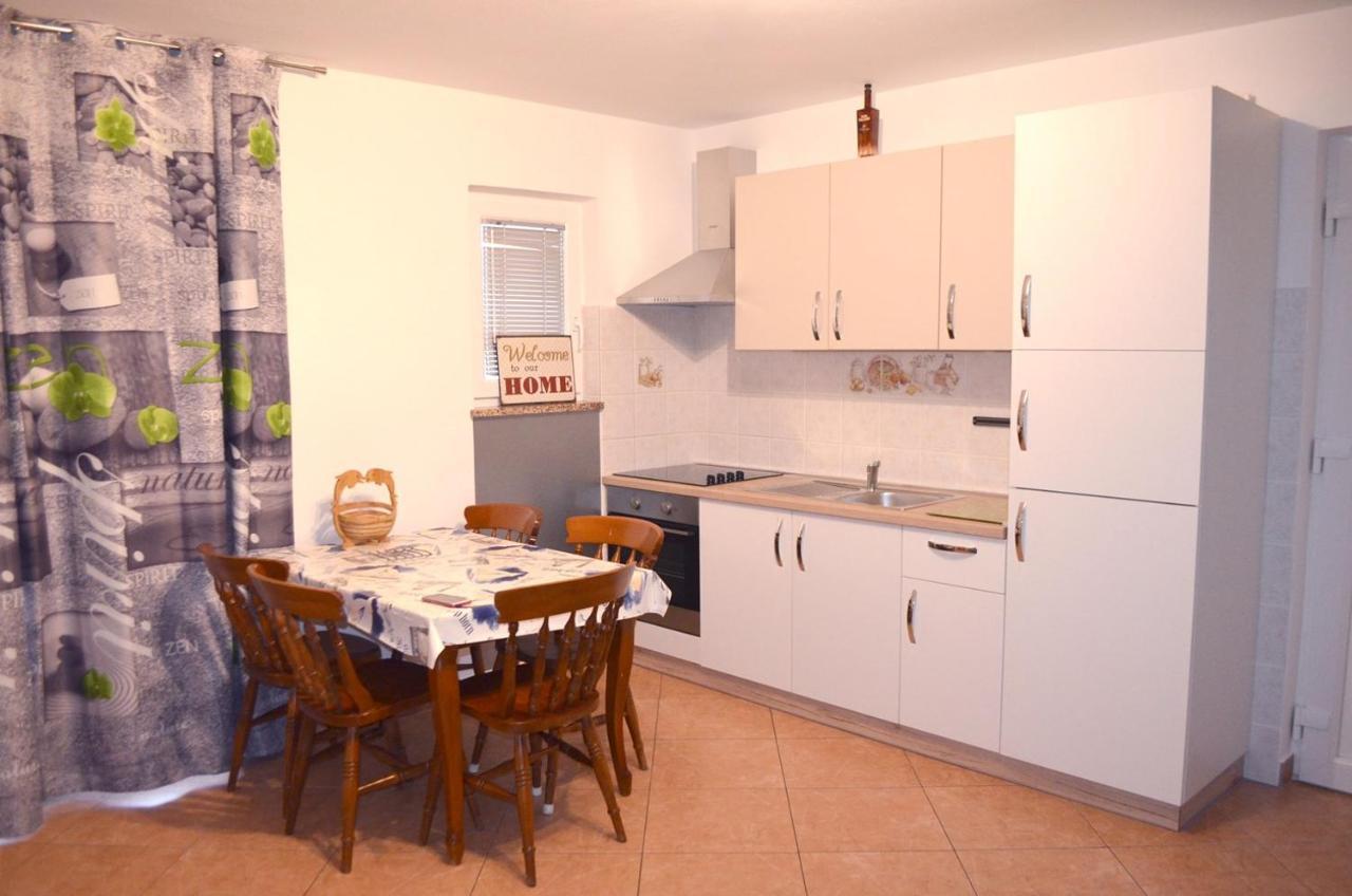 Apartments Krajacic Malinska Luaran gambar